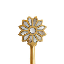 Load image into Gallery viewer, Cake Forks Daisy Pearl Set Close Up