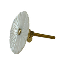 Load image into Gallery viewer, Knob Daisy Mother of Pearl