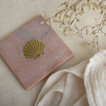 Load image into Gallery viewer, Marble Coaster Oceane in Pink on cloth