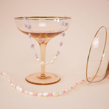 Load image into Gallery viewer, Necklace Flores Lilac Gold Pearl in a glass