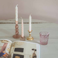 Afbeelding in Gallery-weergave laden, Create a calming yet playful atmosphere in your home with our Glass Candle Holder Bloom in Rose to add warmth to your interior.
