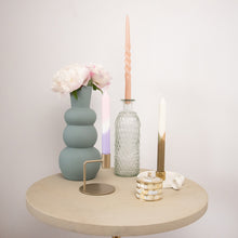 Afbeelding in Gallery-weergave laden, Vase Owen Green Grey, Candle Holder Viv Clear and Candle Holder Bodi White with Candle HOlder Di Small Gold
